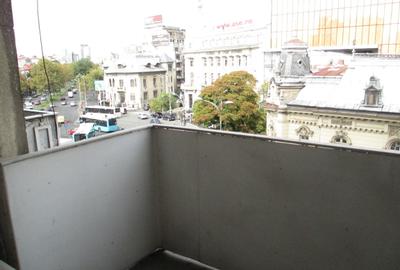 Apartament cu 3 camere semidecomandat, mobilat în P-ța Romană