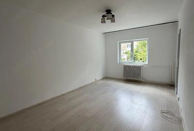 Apartament cu 2 camere decomandat în Vest