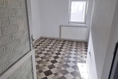 Apartament cu 3 camere semidecomandat în Unirii