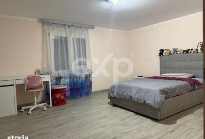 Casă cu 5 camere cu Teren 582 Mp în Săucești