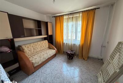 Apartament cu 3 camere decomandat în Sud