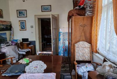 Casă cu 4 camere cu Canalizare în Central - 2