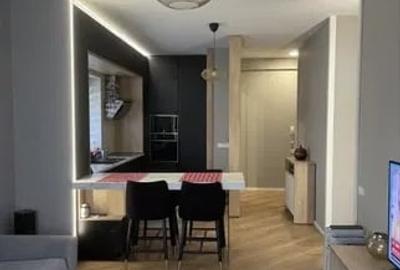 Apartament cu 3 camere semidecomandat, mobilat în Pipera
