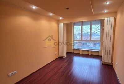 Apartament cu 3 camere semidecomandat în 1 Decembrie 1918 - 2