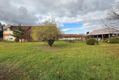 Spațiu comercial, de 1,400 mp, în Central - 11