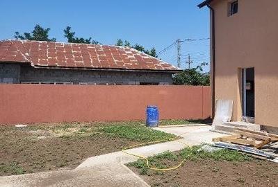Casă cu 4 camere cu Teren 300 Mp în Central