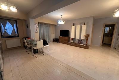 Apartament cu 3 camere decomandat în Fundeni