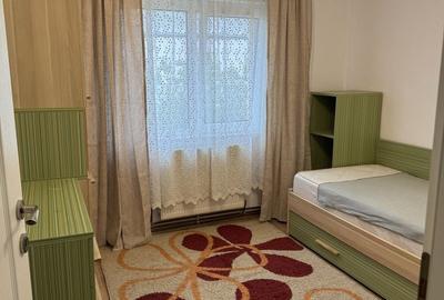 Apartament cu 3 camere decomandat în Micro 16
