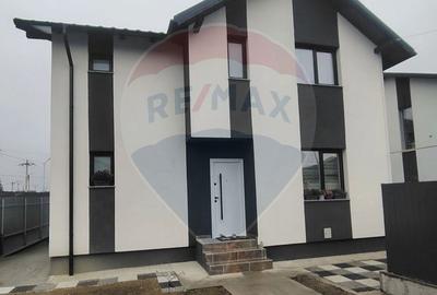 Casă cu 4 camere cu Teren 460 Mp în Golești - 8