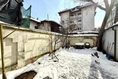 Apartament cu 7 camere decomandat, mobilat în Capitale - 15
