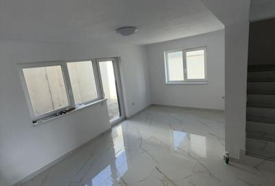 Casă cu 3 camere cu Canalizare în Cetate