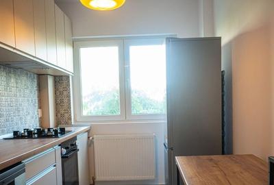 Apartament cu 3 camere semidecomandat, mobilat în 13 Septembrie - 6