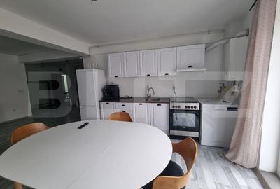 Apartament cu 3 camere semidecomandat în Dâmbul Rotund