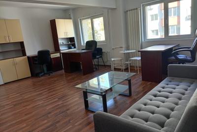 Apartament cu 4 camere în Moșilor