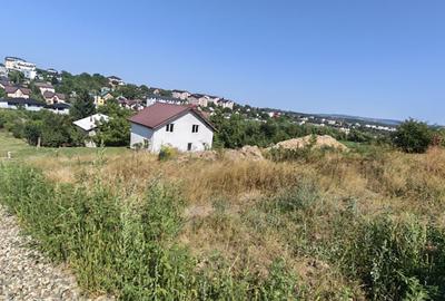 Teren de 500 mp, în Miroslava