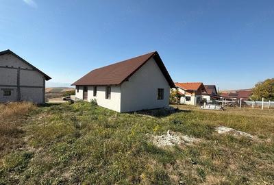 Casă cu 4 camere cu Teren 495 Mp în Șura Mare