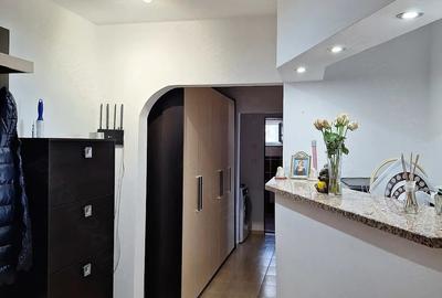 Apartament cu 3 camere decomandat în Central