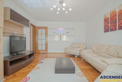 Apartament cu 3 camere decomandat în Central