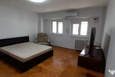 Apartament cu 2 camere decomandat în Calea Călărașilor