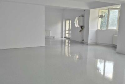 Spațiu comercial, de 280 mp, în Central - 3