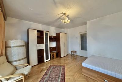 Garsonieră decomandată în Complex Studențesc