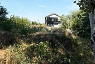 Teren de 1600 mp, în Bărboși - 4