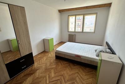 Apartament cu 4 camere, mobilat în Vasile Aaron