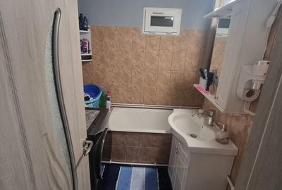 Apartament cu 2 camere decomandat în Km 5 - 6