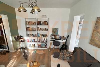 Apartament cu 3 camere semidecomandat, mobilat în Dacia