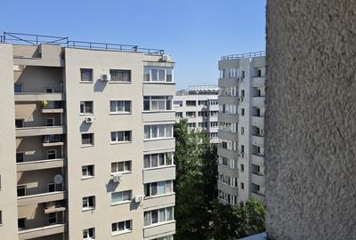 Apartament cu 3 camere semidecomandat în Câmpia Libertății