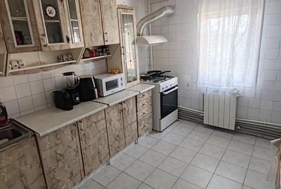Apartament cu 3 camere decomandat în Central - 1