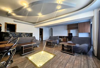 Apartament cu 3 camere semidecomandat în Colentina