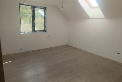 Casă cu 4 camere în Ipotești - 2