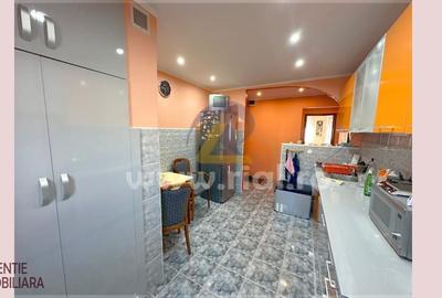 Apartament cu 3 camere decomandat în Vitrometan