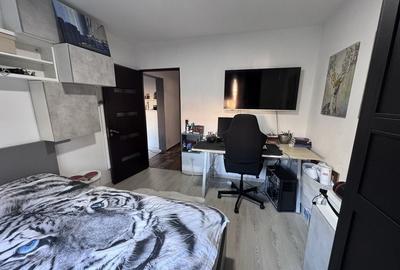 Apartament cu 3 camere semidecomandat în Ștefan cel Mare