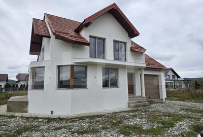 Casă cu 4 camere cu Teren 400 Mp în Central - 10