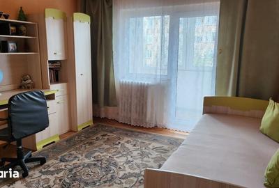 Apartament cu 3 camere în Traian