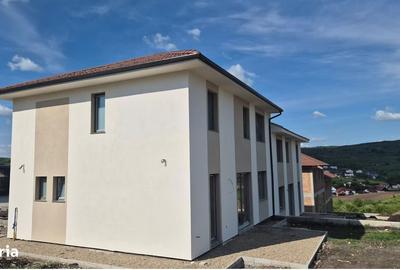 Casă cu 4 camere cu Teren 535 Mp în Chinteni