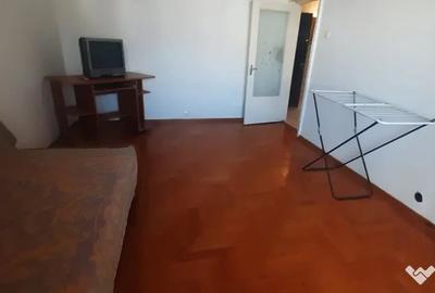 Apartament cu 2 camere decomandat în Republicii