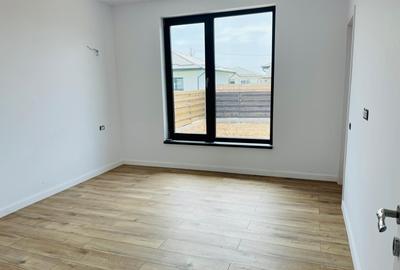 Casă cu 4 camere în Crevedia - 1