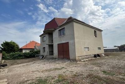 Casă cu 4 camere cu Teren 195 Mp în Central - 2