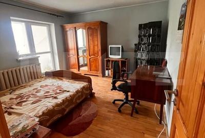 Apartament cu 3 camere decomandat în Central - 1