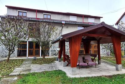 Casă cu 4 camere cu Canalizare în Trei Stejari