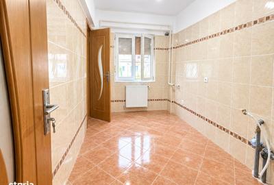 Apartament cu 4 camere în Milcov