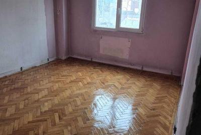 Apartament cu 3 camere în Republicii