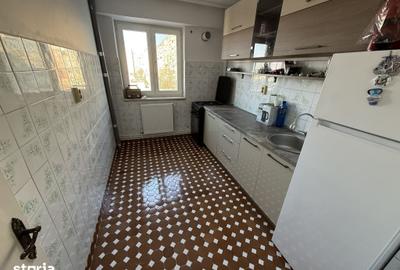 Apartament cu 3 camere decomandat în Casa de Cultură