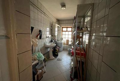 Casă individuală cu 9 camere cu Teren 183 Mp în Central - 30