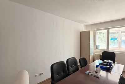 Apartament cu 3 camere semidecomandat în Pantelimon