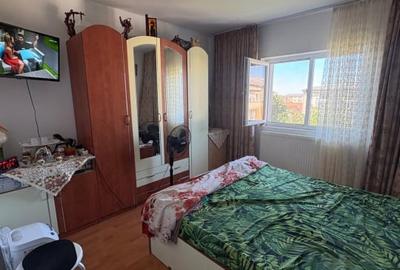 Apartament cu 3 camere decomandat, mobilat în Hotvon