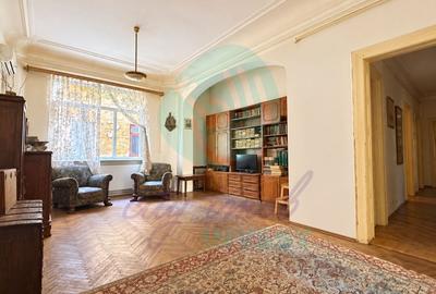 Apartament cu 3 camere semidecomandat în Armeneasca